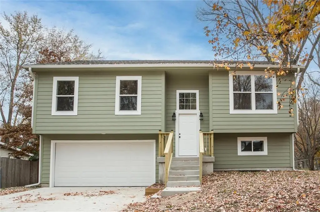 1104 NE Columbus Street, Lees Summit, MO 64086 - Image #1