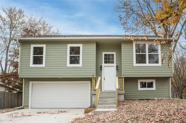 1104 NE Columbus Street, Lee's Summit, MO 64086