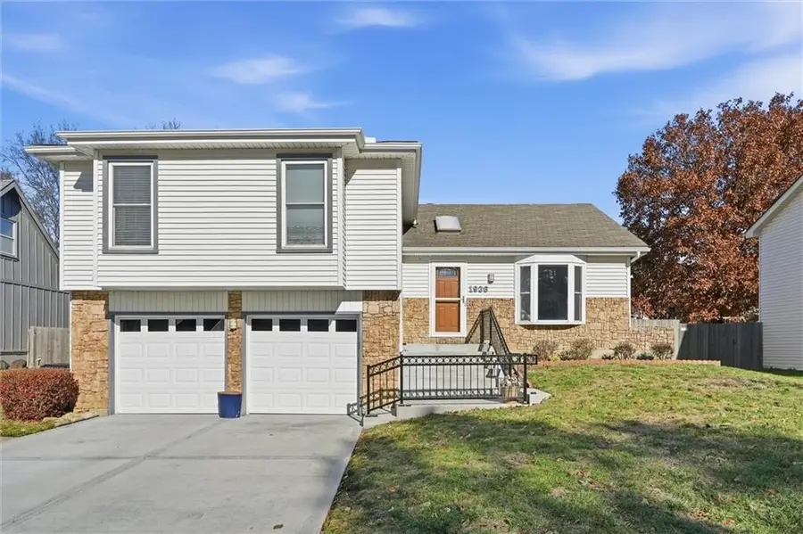 1936 E Stratford Road, Olathe, KS 66062 - Image #2