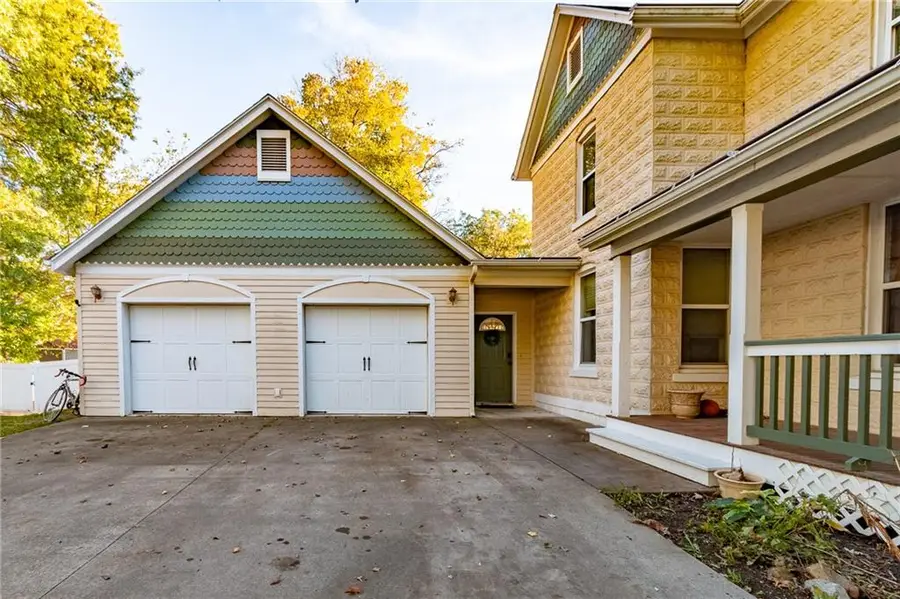 821 Monroe Street, Baldwin City, KS 66006 - Image #2