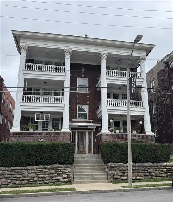 311 E 43rd Street E #2W, Kansas City, MO 64111