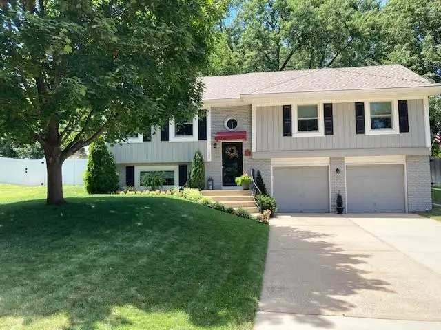 10590 Bradshaw Street, Overland Park, KS 66215 - Image #2