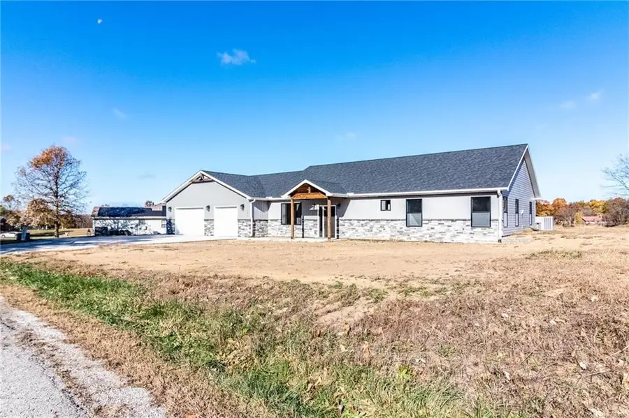 106 W Lake Shore Drive, Windsor, MO 65360 - Image #2