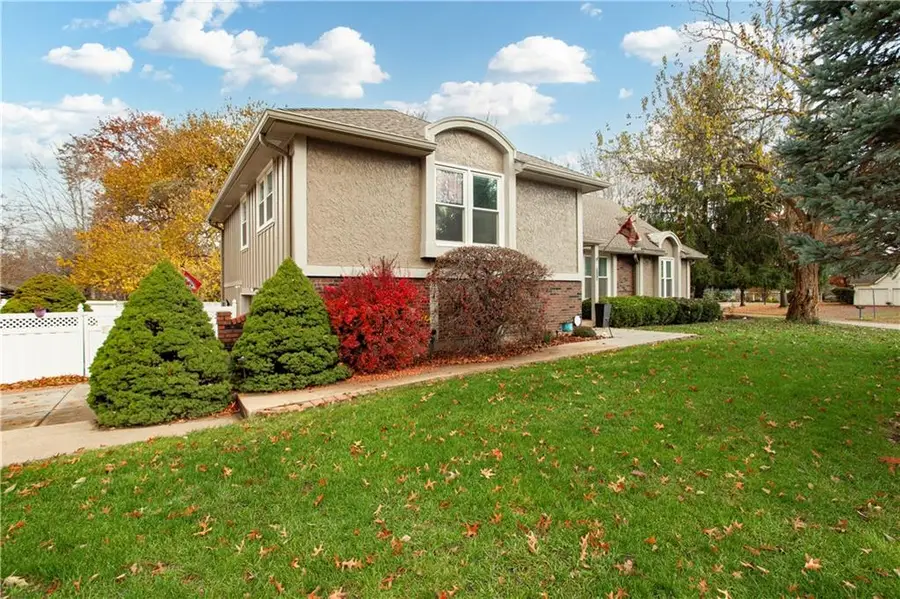 1400 NW Deer Run Trail, Blue Springs, MO 64015 - Image #3