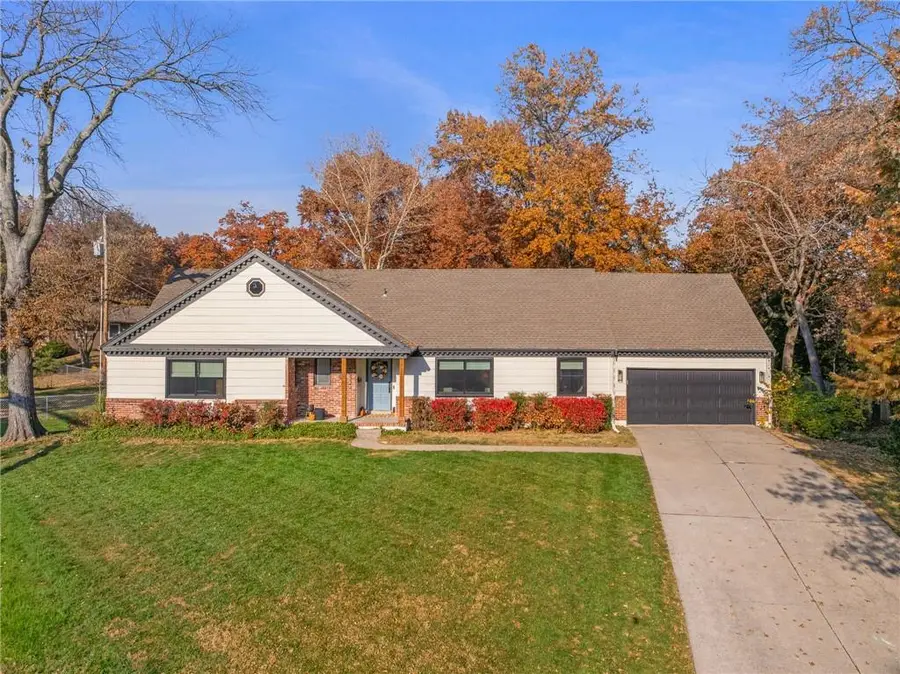 10227 Oakridge Circle, Overland Park, KS 66212 - Image #3