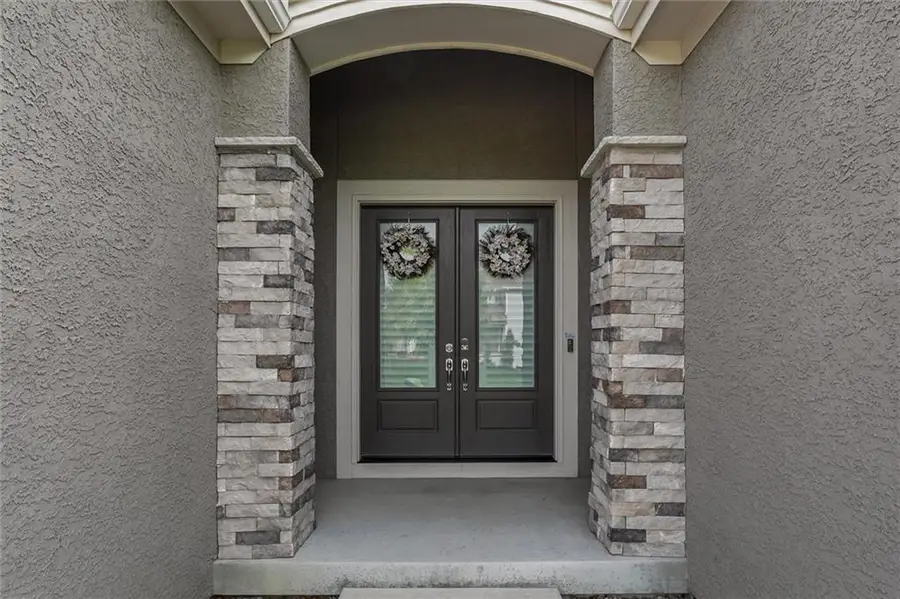 6031 Lakecrest Drive, Shawnee, KS 66218 - Image #3