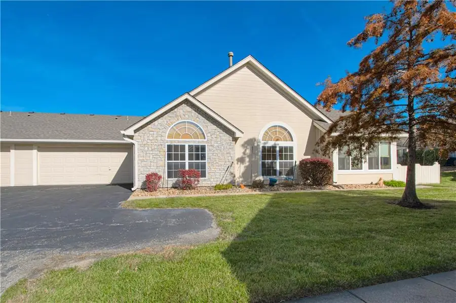 6115 NE Kensington Drive, Lees Summit, MO 64064 - Image #2