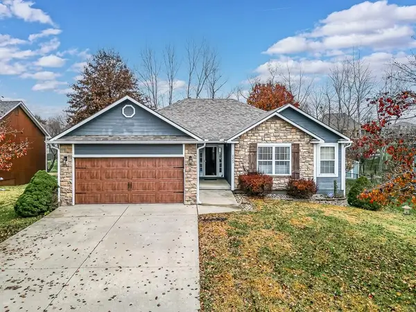 2225 Hidden Valley Drive, Tonganoxie, KS 66086