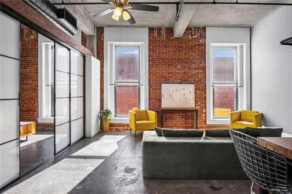 113 W 5th Street #208, Kansas City, MO 64105