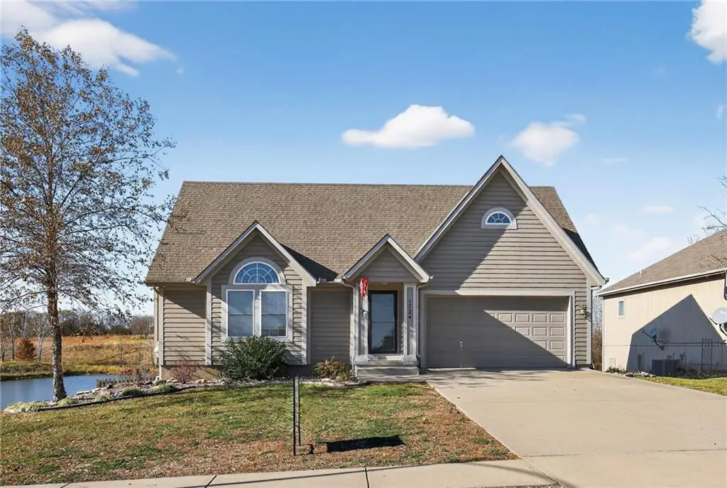 1724 Chadwick Cove, Louisburg, KS 66053 - Image #1