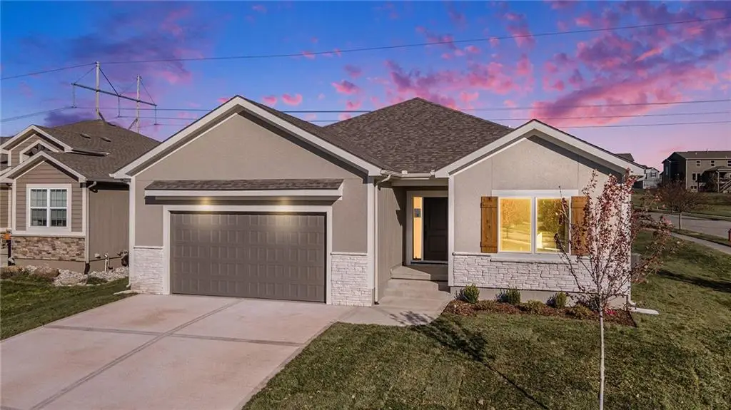 10101 N Oakland Avenue, Kansas City, MO 64157 - Image #1