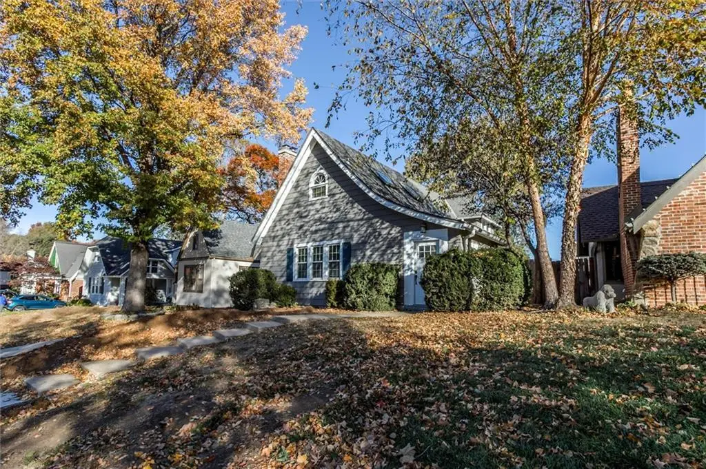 320 E 69th Street, Kansas City, MO 64113 - Image #1