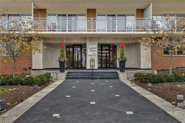 4740 Roanoke Parkway #305, Kansas City, MO 64112