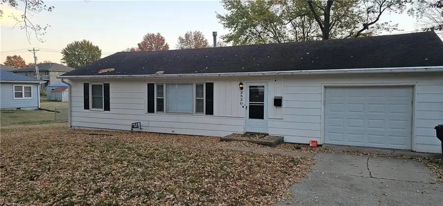 2530 Queen Ridge Drive, Independence, MO 64055 - Image #2