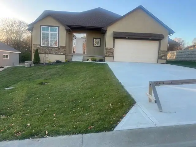 7402 Palmer Avenue, Kansas City, MO 64133 - Image #1