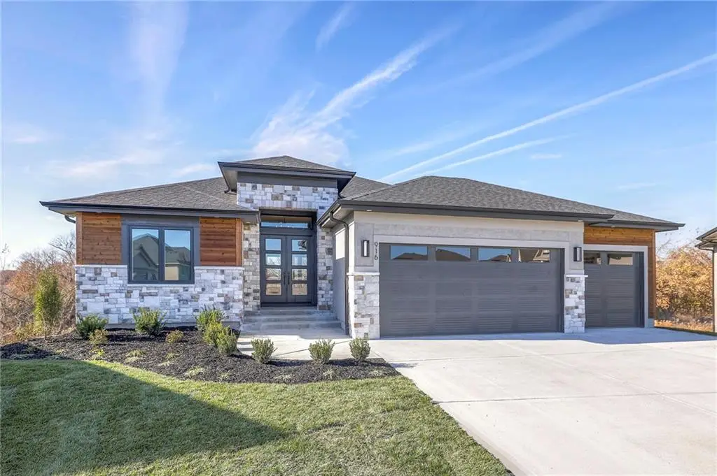 916 Savannah Lane, Greenwood, MO 64034 - Image #1