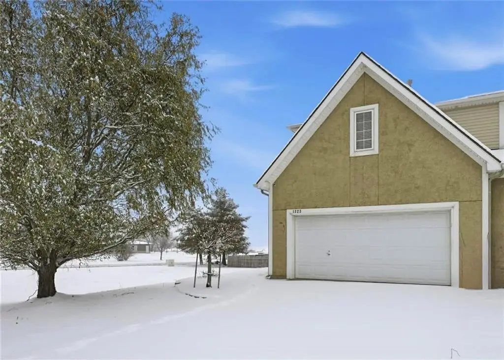 1323 N 158th Court, Basehor, KS 66007 - Image #1