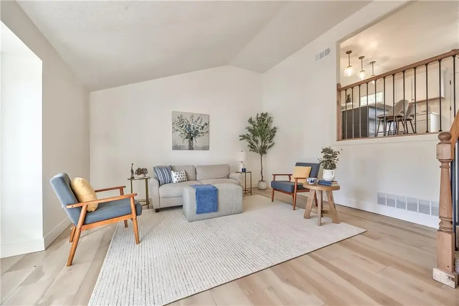 16318 W 124th Street, Olathe, KS 66062 - Image #2