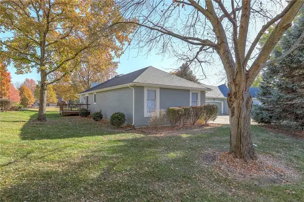 352 SW Raintree Drive, Lee's Summit, MO 64081
