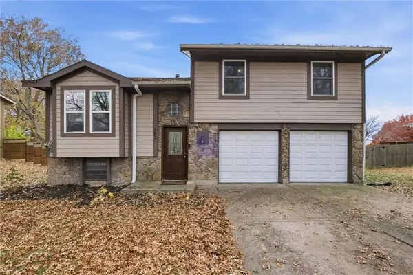 302 SE Flagstone Drive, Lee's Summit, MO 64063