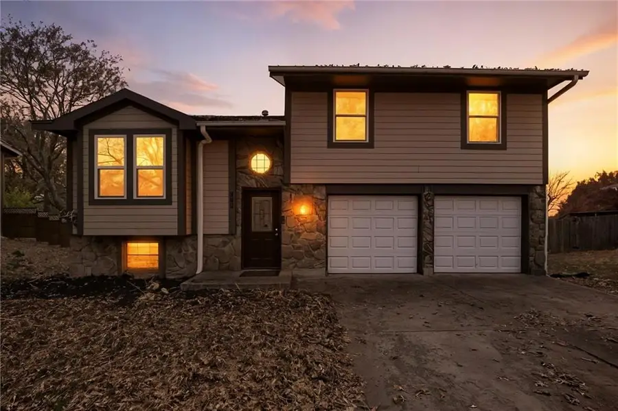 302 SE Flagstone Drive, Lees Summit, MO 64063 - Image #2