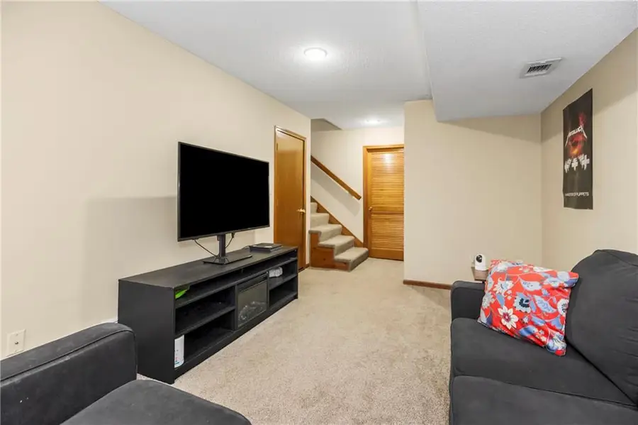 205-207 NW Monroe Street, Lees Summit, MO 64063 - Image #2