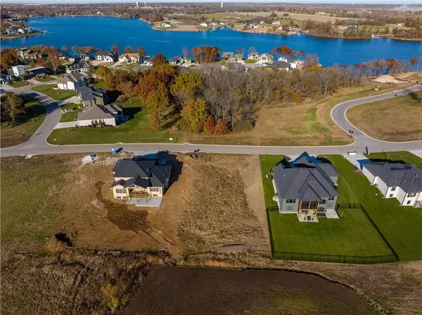 575 South Shore Drive, Lake Winnebago, MO 64034