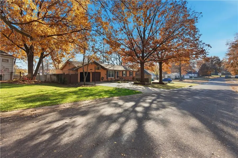 9207 W 97th Street, Overland Park, KS 66212 - Image #3