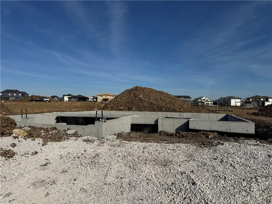 16937 S Illusion Street, Olathe, KS 66062 - Image #2