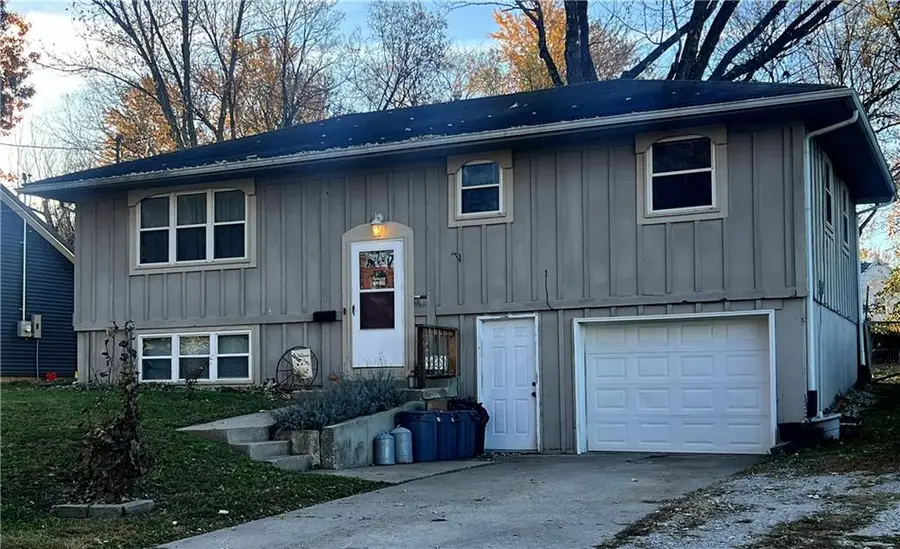 415 E Buchanan Street, Richmond, MO 64085 - Image #2