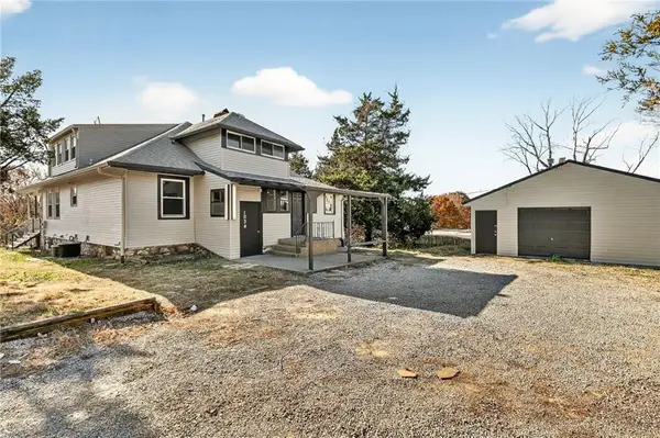 1034 W Truman Road, Independence, MO 64050