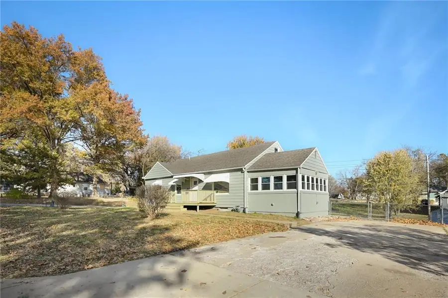 8301 Highland Avenue, Kansas City, MO 64131 - Image #3