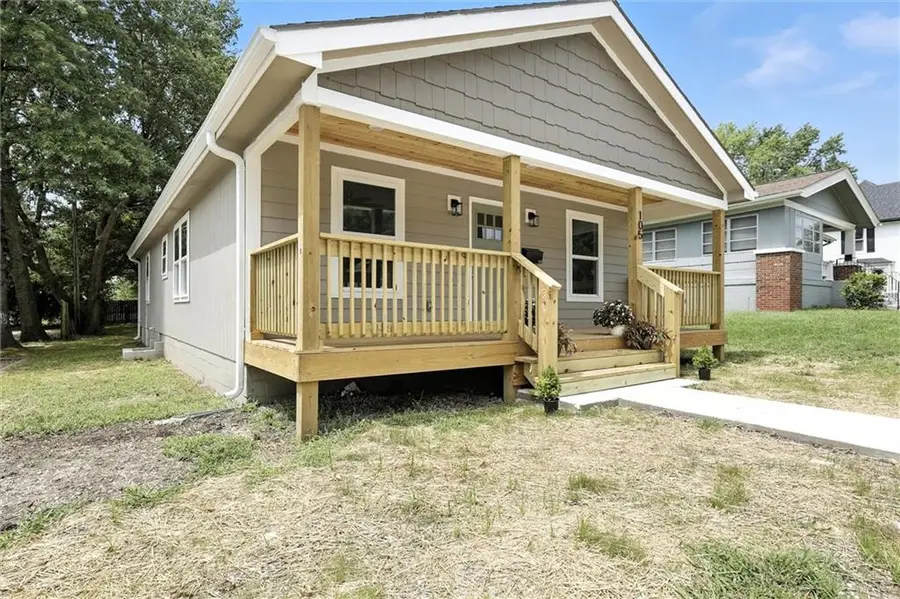 105 N Campbell Street, Pleasant Hill, MO 64080 - Image #2