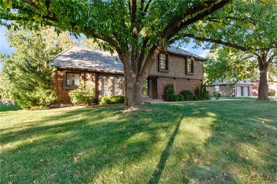 9604 W 106th Street, Overland Park, KS 66212 - Image #2