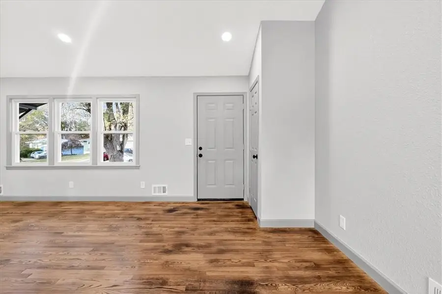 403 NE Howard Avenue, Lees Summit, MO 64063 - Image #2