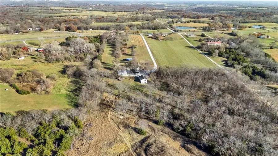 20065 Mclouth Road, Tonganoxie, KS 66086 - Image #2