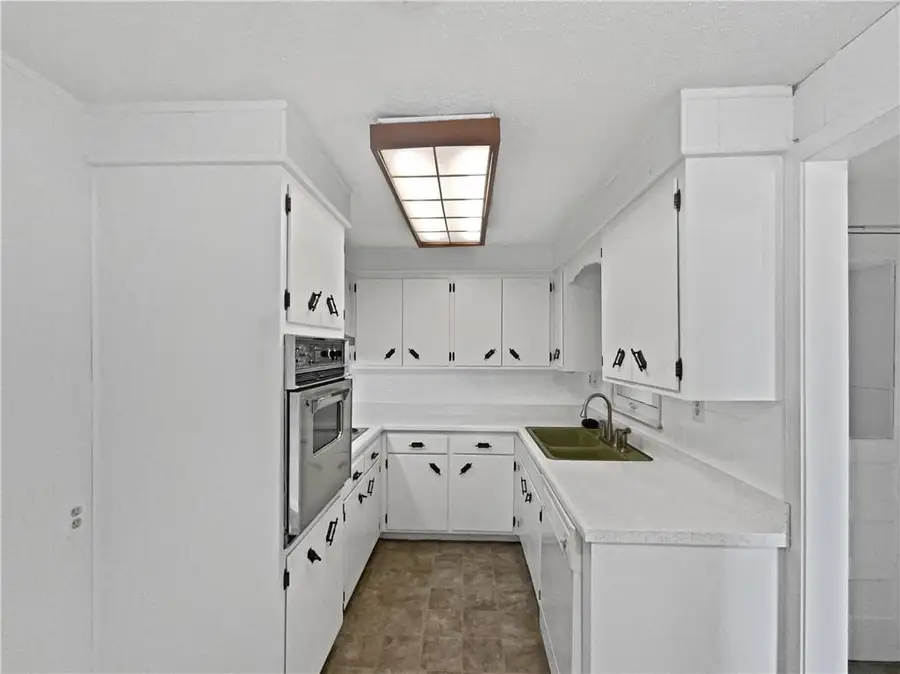 1044 S 49th Drive, Kansas City, KS 66106 - Image #2