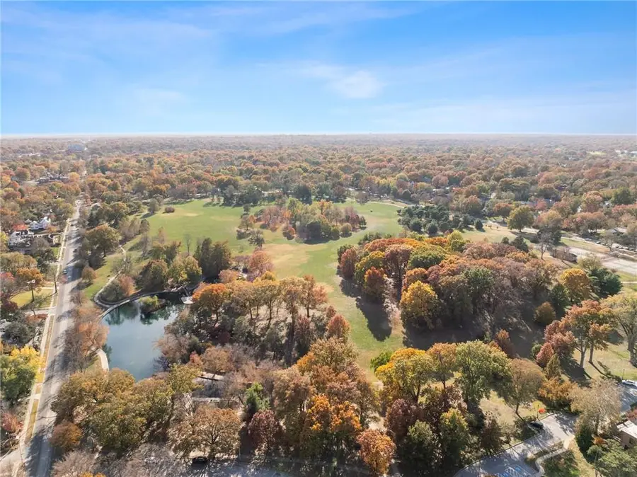 4950 Central Street #307, Kansas City, MO 64112 - #3