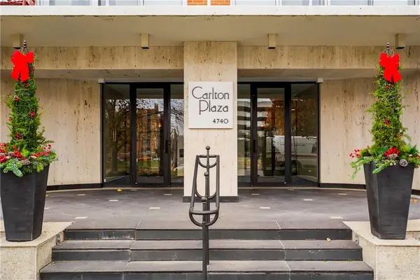 4740 Roanoke Parkway #201, Kansas City, MO 64112