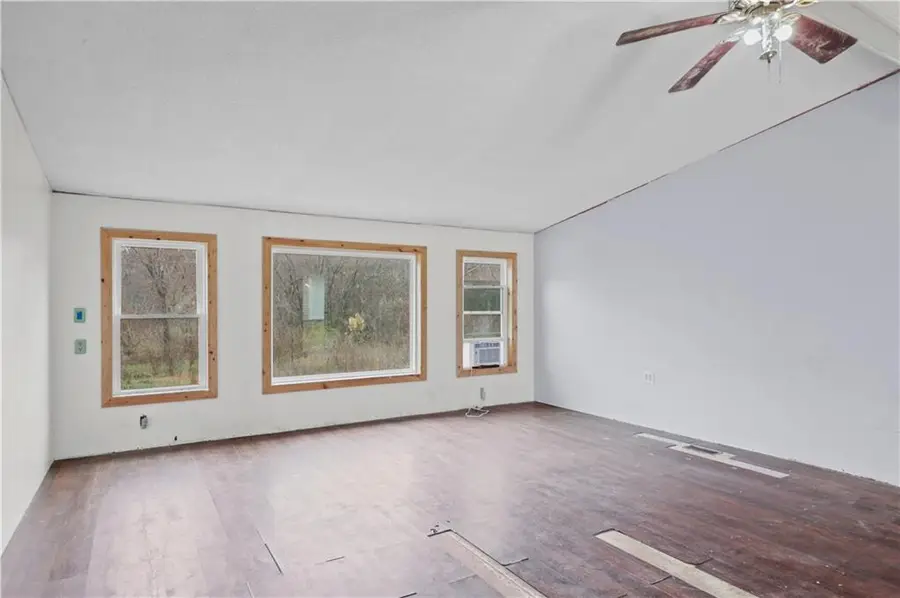 305 N Smith Street, Windsor, MO 65360 - Image #2