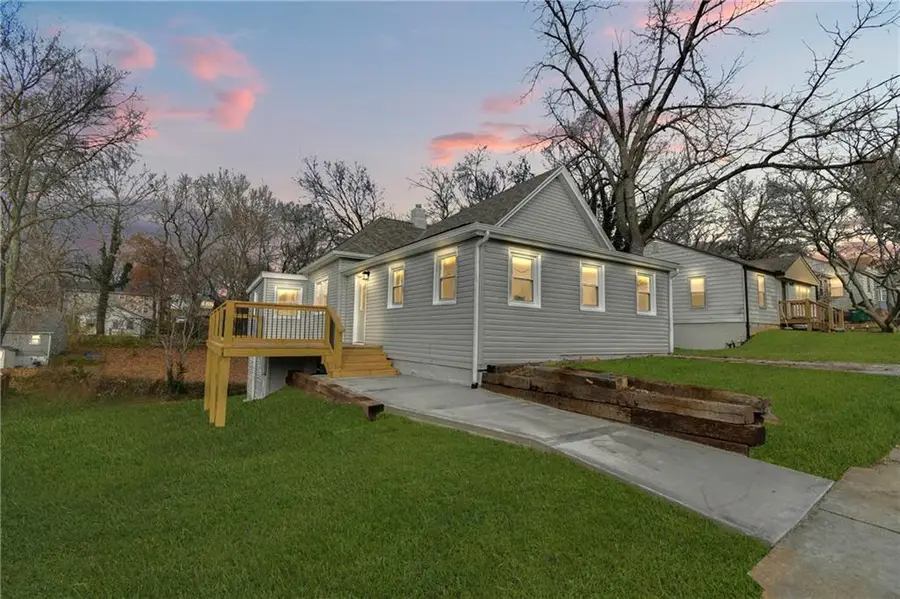309 E 2nd Street, Bonner Springs, KS 66012 - Image #2
