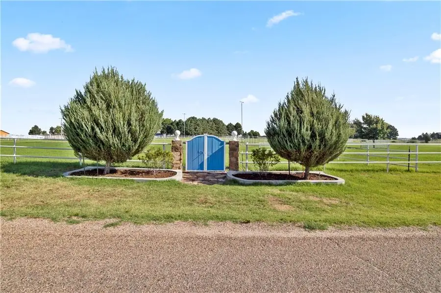 2950 W Eagle View, Garden City, KS 67846 - Image #2