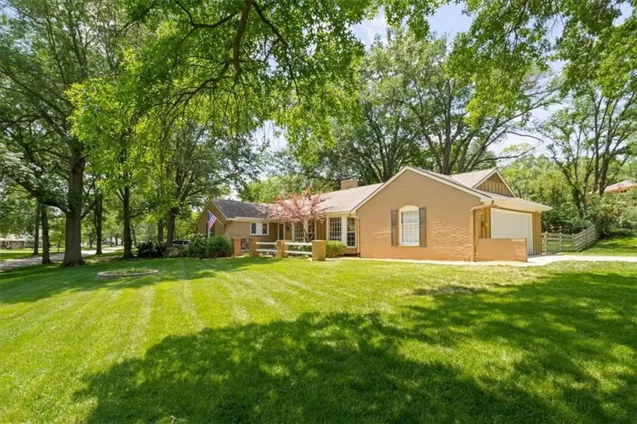 10310 Sagamore Lane, Leawood, KS 66206 - Image #2