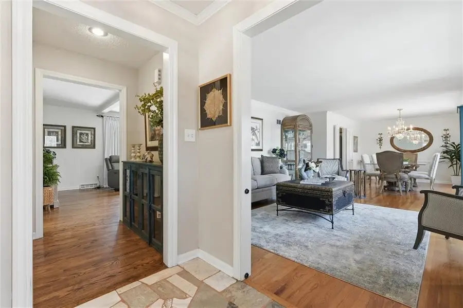 10310 Sagamore Lane, Leawood, KS 66206 - Image #3