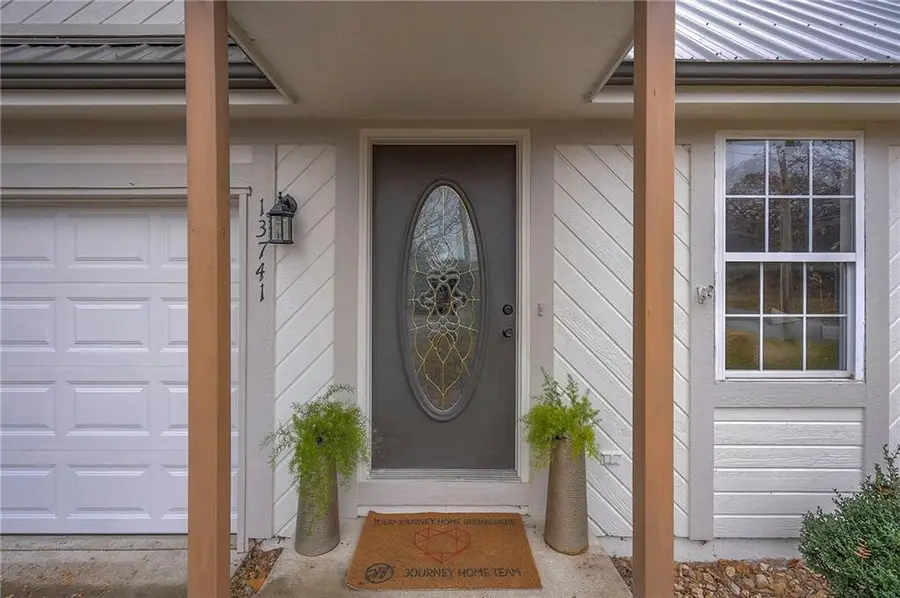 13741 Lawrence Avenue, Bonner Springs, KS 66012 - Image #2