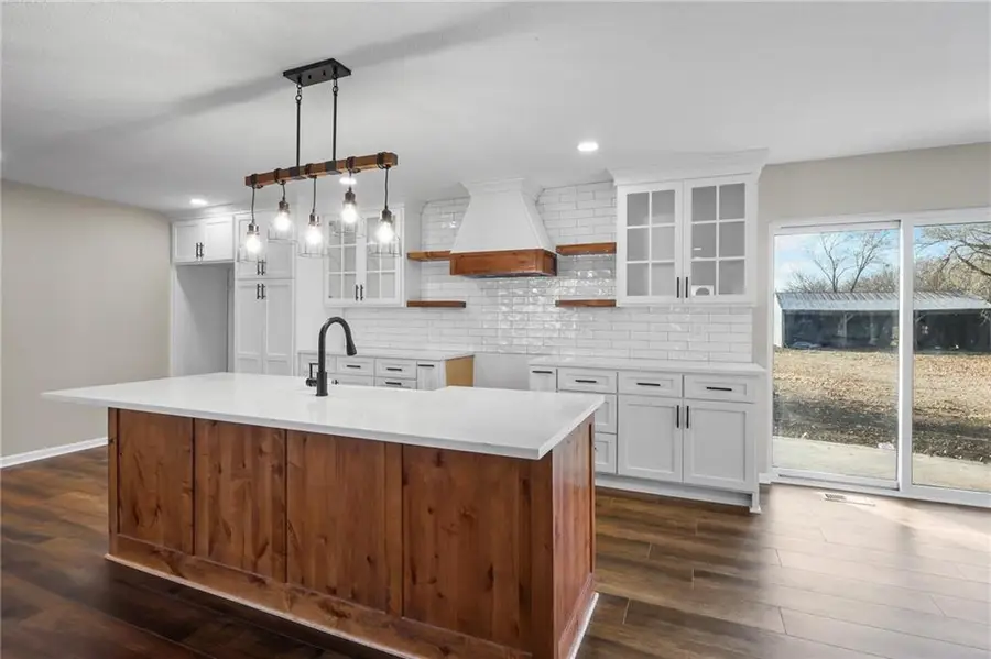 30710 Lookout Road, Paola, KS 66071 - Image #2