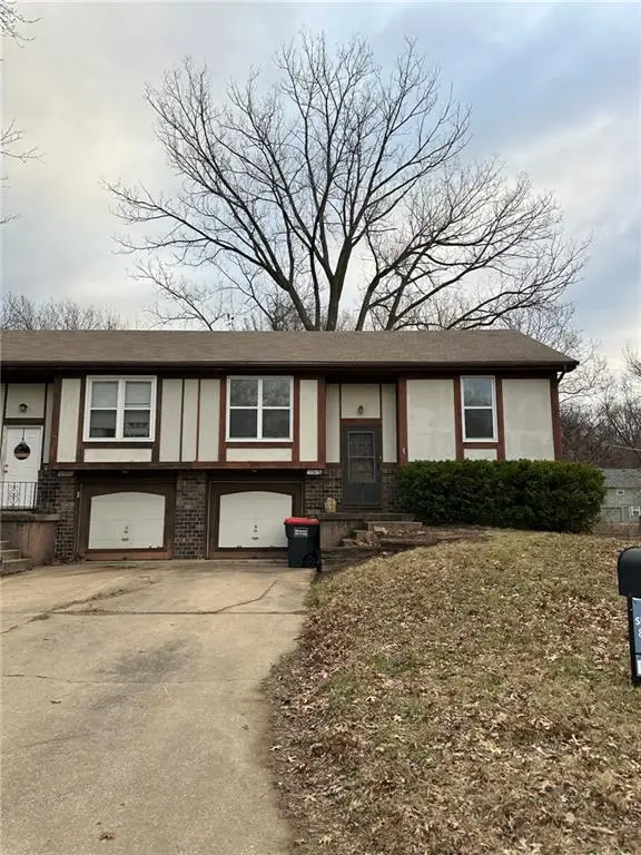 5913 NW Creekview Drive, Parkville, MO 64152 - Image #1