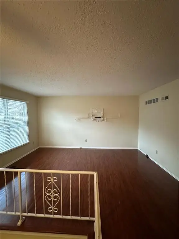 5913 NW Creekview Drive, Parkville, MO 64152 - Image #2