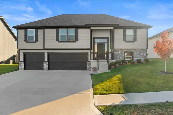 1295 NW Hickorywood Court, Grain Valley, MO 64029