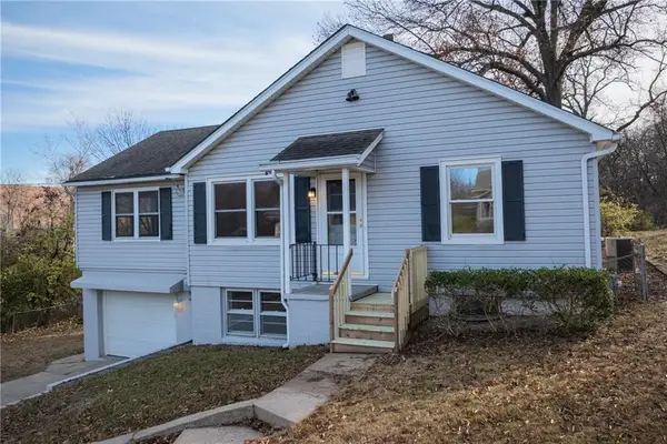 9 NW Englewood Court, Gladstone, MO 64118